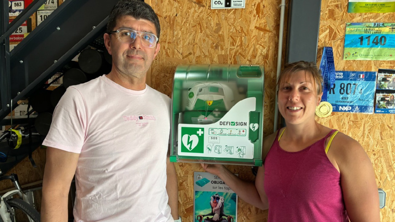 Medisol donates an AED to a gym in Bell&ecirc;me, France